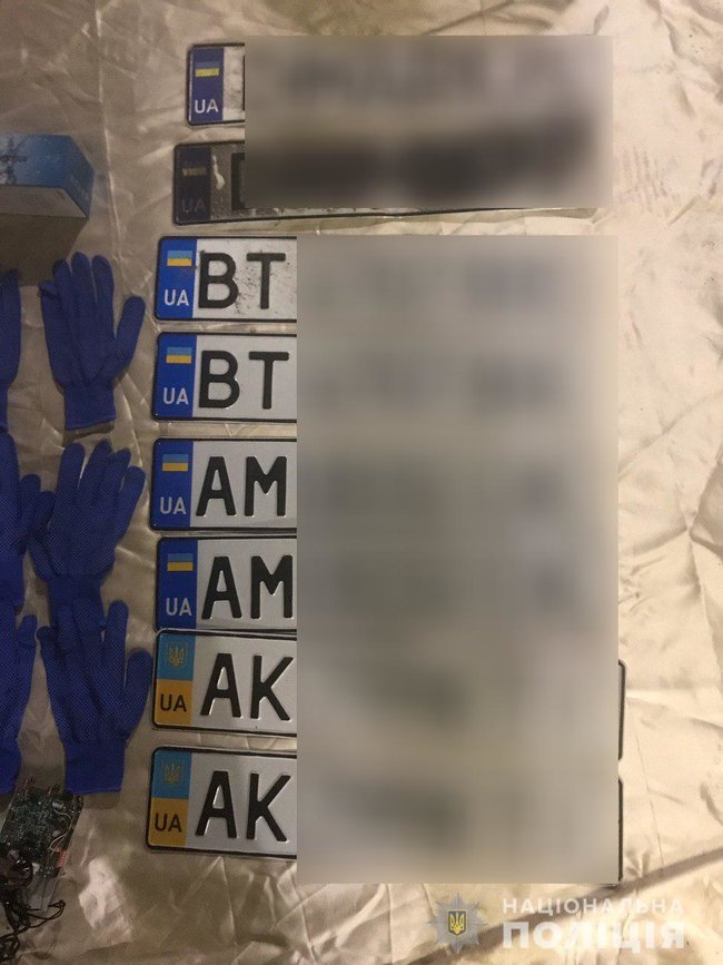 Банду викрадачів елітних автомобілів затримано на Київщині, - Нацполіція 04