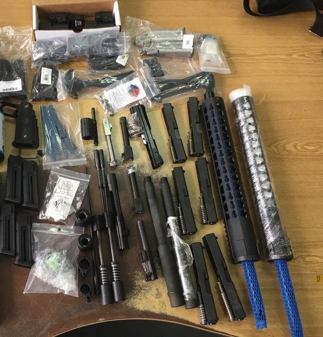 СБУ викрила угруповання торговців зброєю в Одесі 07