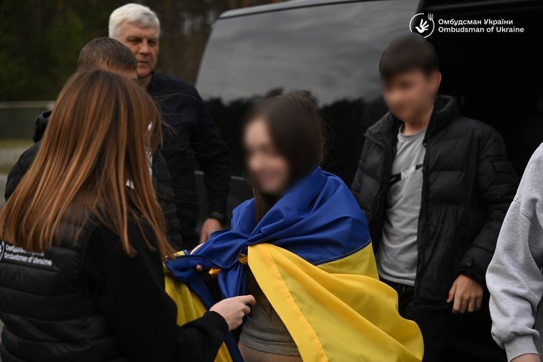 Україна повернула ще сімох дітей із окупації