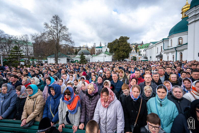 УПЦ МП провела останню службу в Києво-Печерській Лаврі 01