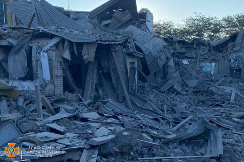 Последствия масштабной вражеской атаки на Днепропетровскую область: погибла женщина, 9 человек ранены 02