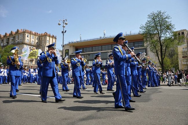 Кубки Ліги чемпіонів прибули до Києва 09
