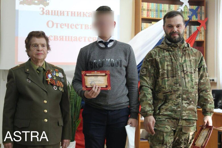 Помилуваного Путіним педофіла Микиту Сем'янова запрошують до шкіл як 