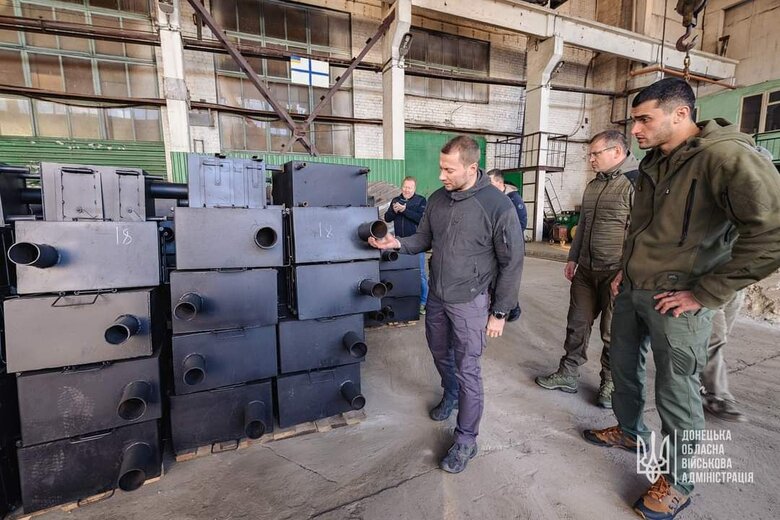 Зігріти українців. Благодійники закуповують буржуйки та генератори для жителів Донеччини 01