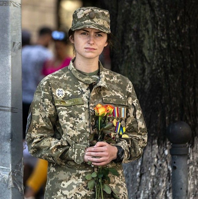 Донька ветерана Миколи Микитенка, що вчинив акт самоспалення на Майдані: Рішення розводити війська батько сприйняв болісно. Під лінію потрапляла і Світлодарська дуга, де загинув мій чоловік 06