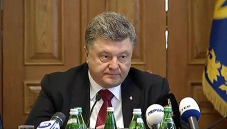 Обіцянка-цяцянка: 3 липня 2015 року Порошенко пообіцяв особисто показати, хто "кришує" незаконний видобуток бурштину. ВIДЕО