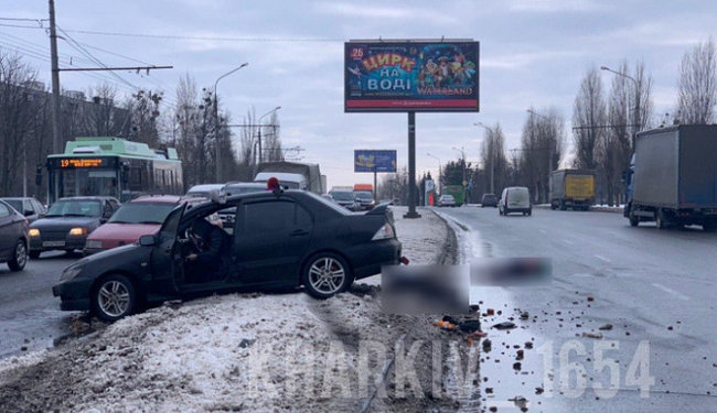 Mitsubishi збив на смерть двох жінок у Харкові 02