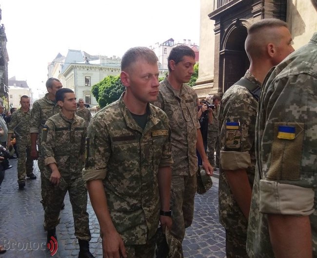 С погибшим воином 24-й ОМБр Юрием Довганыком простились во Львове 18