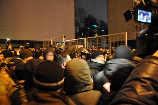 Полиция задержала главу "Добровольческого движения ОУН" Коханивского после потасовки между протестующими и правоохранителями 20