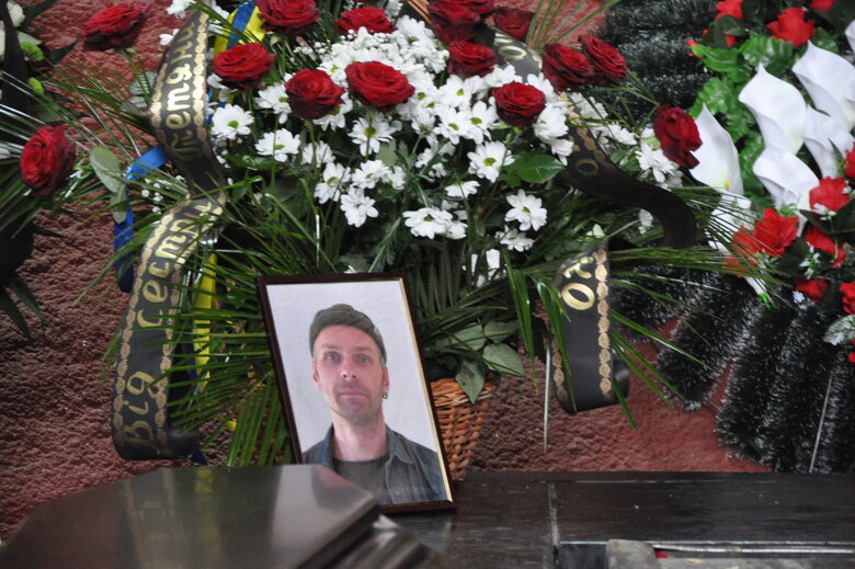 Із режисером монтажу Віктором Ониськом, який загинув у боях за Україну, попрощалися у Києві 12