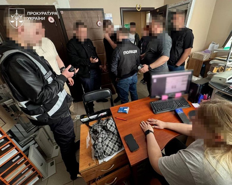 вимагання коштів за компенсацію