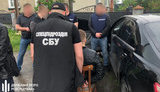 На хабарі в 15 тис. грн затримали інспектора Головного управління ДФС у Хмельницькій області. ФОТОрепортаж
