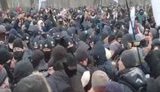 Столкновение участников акции протеста предпринимателей и полиции возле Верховной Рады. ВИДЕО
