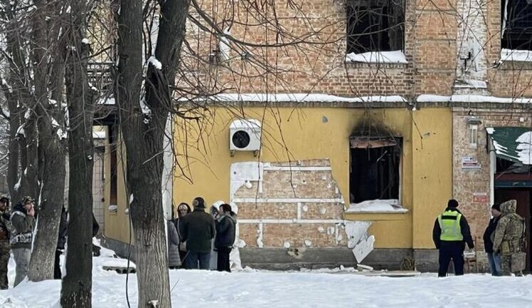 Графіті Бенксі в Гостомелі вкрали разом зі шматком стіни. Крадіїв затримали. ФОТО