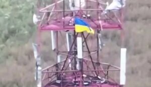 Військові ЗСУ підняли синьо-жовті прапори на етнічних українських землях на Курщині. ВIДЕО