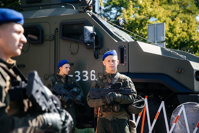 Охорону бронетехнікою посилили на вїздах до Києва 01