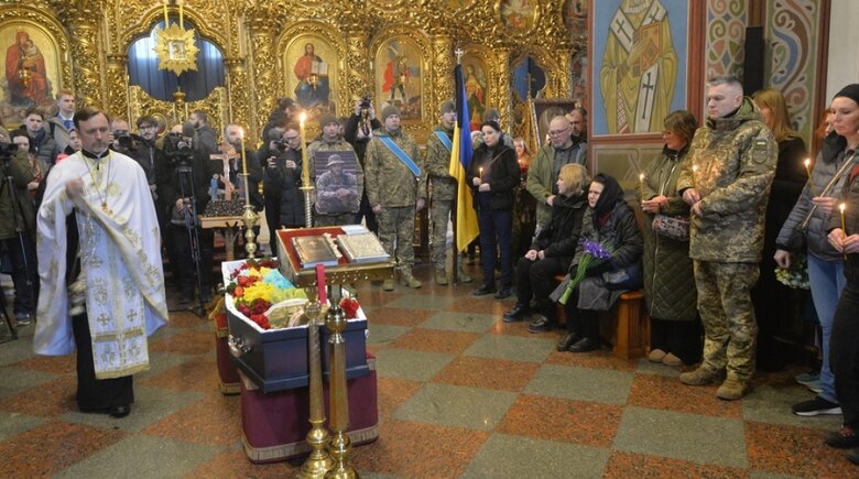 Прощання з Василем Ратушним у Михайлівському соборі