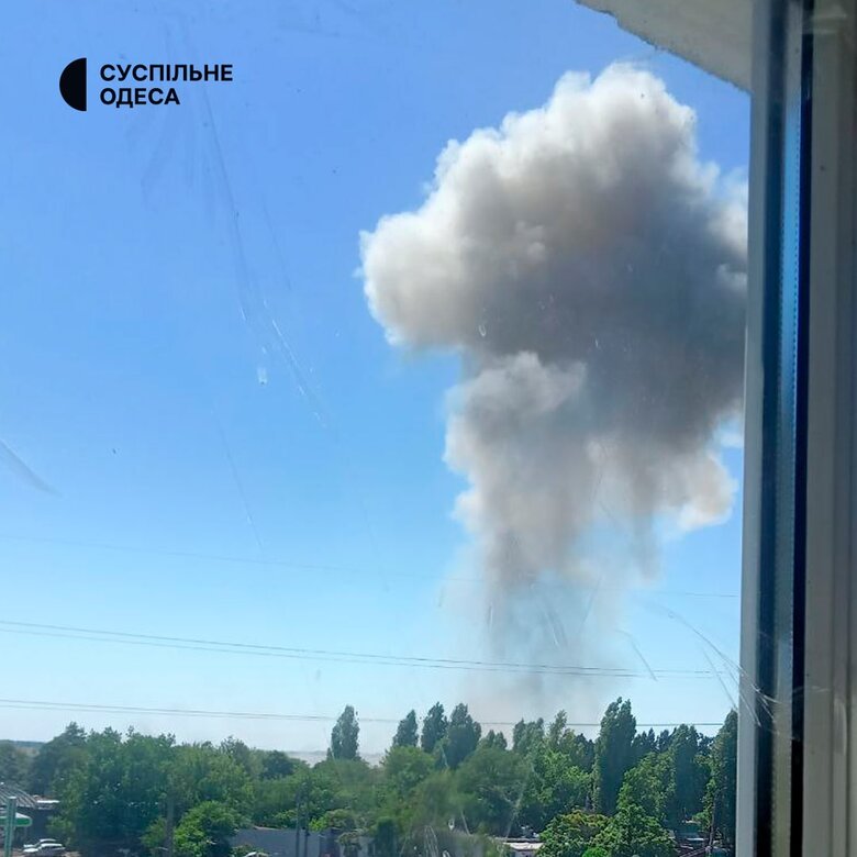 Explosions are heard in Odesa: Smoke over city 01