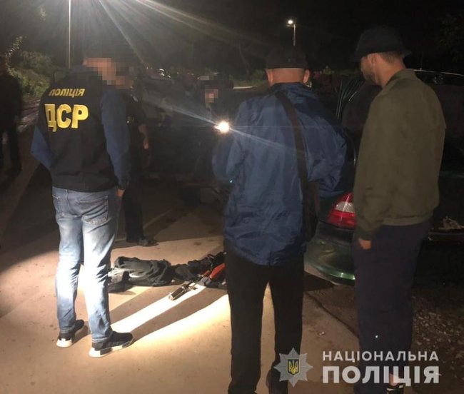 Автомобиль с двумя ехавшими на дело киллерами случайно остановили ивано-франковские полицейские 01