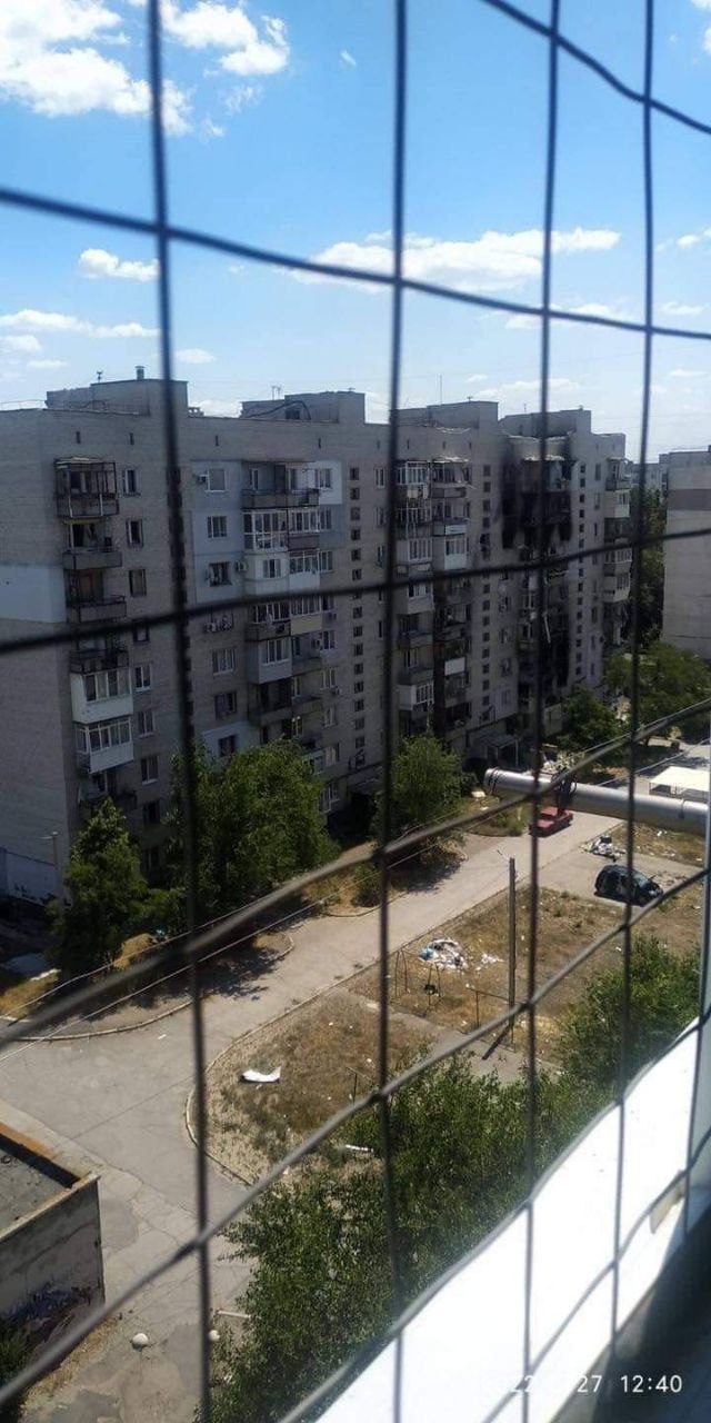 До лікарень країни продовжують доставляти жителів Лисичанська, яких росіяни обстріляли касетними снарядами в черзі по воду, - Гайдай 08