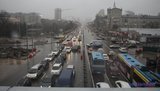 На новом Шулявском мосту в Киеве рухнули опоры освещения. ВИДЕО