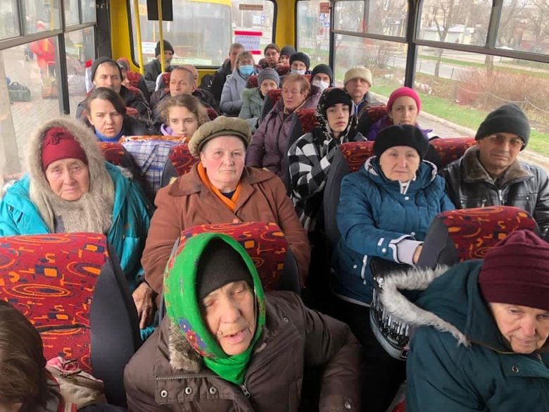 Conditional humanitarian corridor: Almost 1,500 residents were taken out of Luhansk region to sound of shelling 03