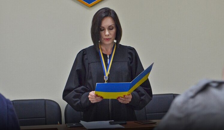 Дисциплінарна палата ВРП внесла подання про звільнення судді ОАСК Мазур, яка "засвітилася" на плівках разом із Вовком, - ЦПК. ФОТО