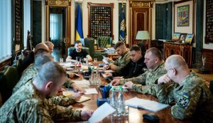 Зеленський зустрівся з керівниками сфери оборони та безпеки України: РФ провалила визначений Путіним термін захоплення Покровська й Куп’янська