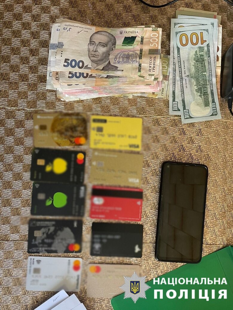 Викрито групу шахраїв