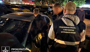 Викрито держслужбовця, який за 36 тисяч доларів "допомагав" уникнути військового обліку — прокуратура. ФОТО