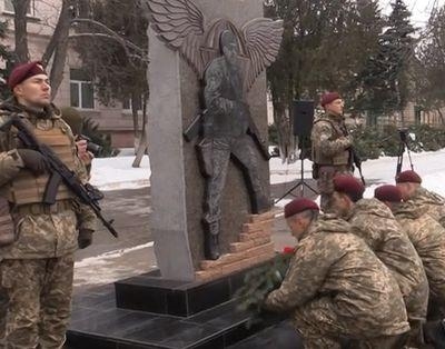 Мама загиблого бійця 90-го батальйону кіборга Максима Ридзанича Світлана: Він сказав: Я йду на війну. Синочку, у тебе ж троє дітей! - Тому і йду 10