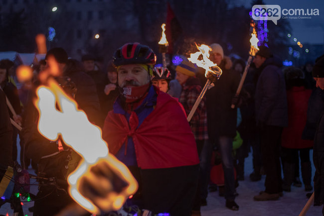 Факельный марш прошел в честь дня рождения Бандеры в Славянске 09 Факельный марш прошел в честь дня рождения Бандеры в Славянске 09