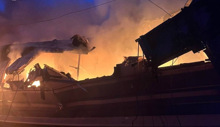 Боєць 93-ї ОМБр допоміг пасажирам евакуюватися з палаючого потяга, який атакували росіяни на Харківщині