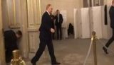 Путін на саміті в Парижі ходив у туалет у супроводі шістьох чоловіків. ВIДЕО