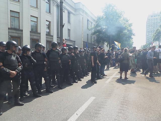 Protesters clash with police near Rada building 10