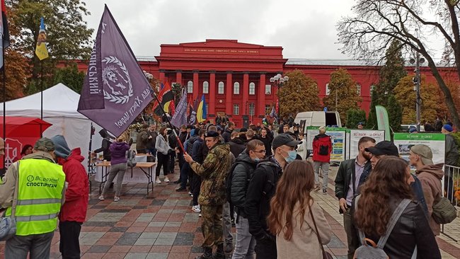 Не спи з чоловіком, як з жінкою, бо це - гидота! - противники ЛГБТ-маршу збираються в парку ім.Шевченка 13