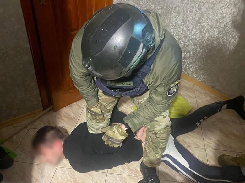 П’ять нарколабораторій, мільйонні доходи та експорт заборонених речовин - Нацпол викрив потужне наркоугропування 01