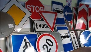На дорогах України з'являться нові дорожні знаки. ФОТО
