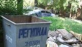 В Донецке "Регионалов" используют для мусора и помоев. ФОТО