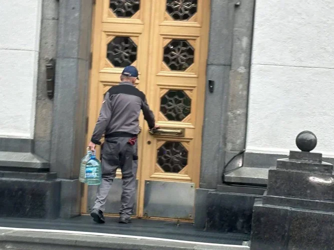 вр