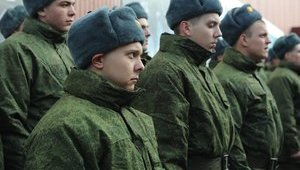 Более 100 российских военных-контрактников платят дань тувинцу Мударису Тартыкову.