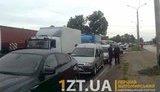 Азаров смотрит свеклу: тысячи водителей ждут в пробке. ФОТО