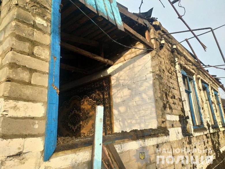 В результате российского минометного обстрела Старогнатовки тяжело ранен солдат ВСУ. Документируются последствия терактов в 20 населенных пунктах в Донбассе, - Нацполиция 03