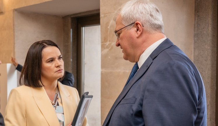 Сибіга провів переговори з Тихановською у Єревані