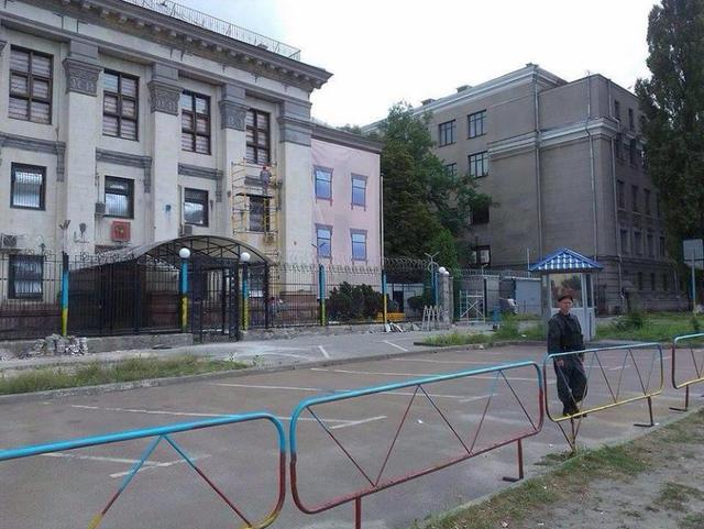 рф забор посольства