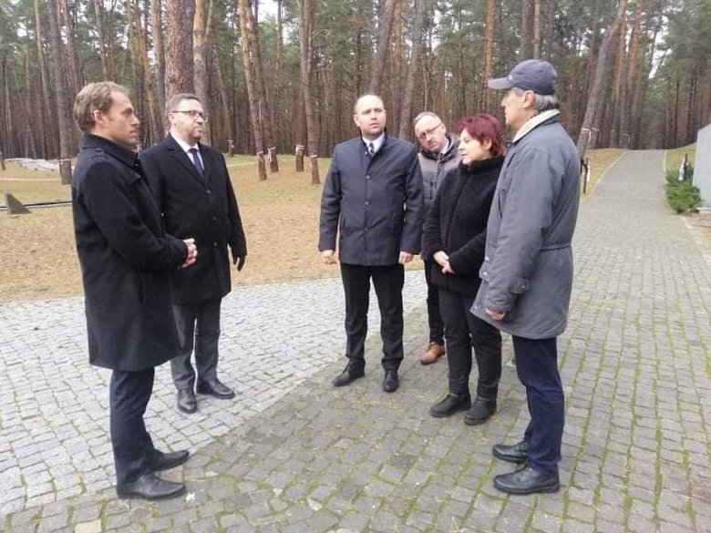 Голова Інституту нацпамяті Польщі Навроцький прибув з візитом до Києва і уникає зустрічі з українськими колегами. Це черговий скандал, - історик Зінченко 02