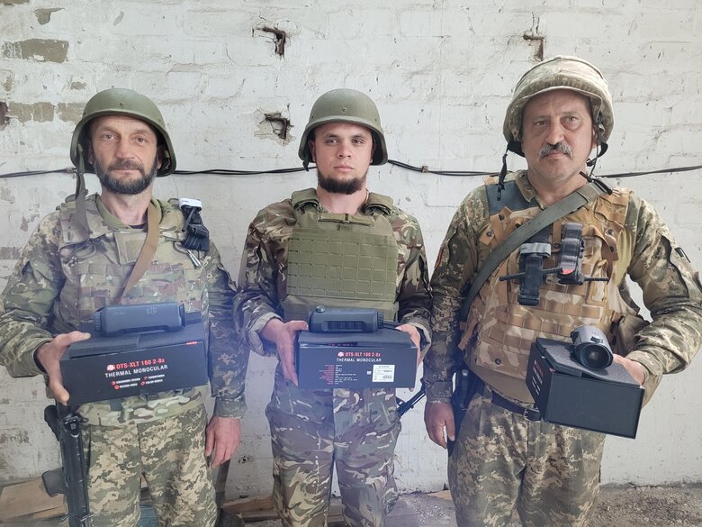 Наєв привітав морпіхів із професійним святом та передав їм прилади нічного бачення: Ви героїчно бороните незалежність України 02