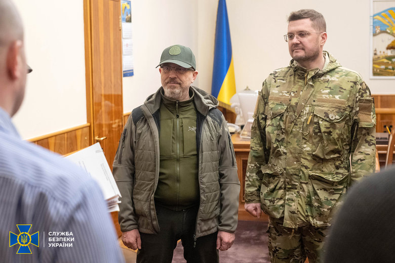 Баканов и Резников наградили защитников Украины и обсудили сотрудничество между СБУ и Минобороны 01 Баканов и Резников наградили защитников Украины и обсудили сотрудничество между СБУ и Минобороны 01