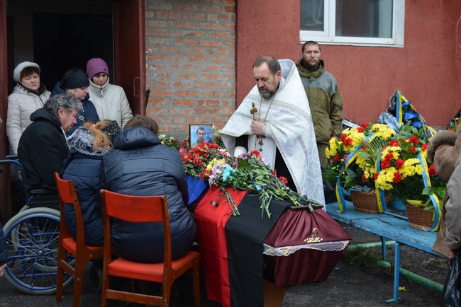 Із загиблим воїном УДА Олександром Зубченком попрощалися в Миргороді 01
