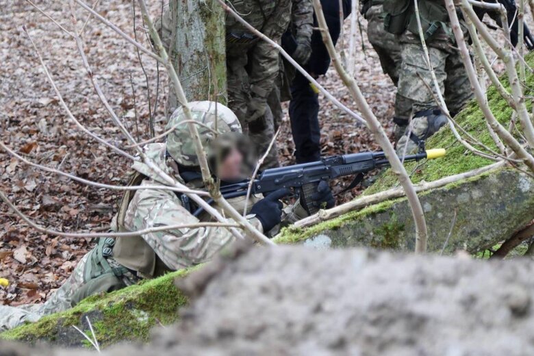 Ukrainian soldiers practice offensive and defensive actions in Britain 11